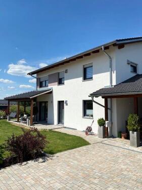 Foto - Einfamilienwohnhaus mit Einliegerwohnung, KFW55, PV+Speicher