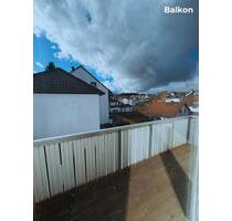 Moderne 4 Zimmer Dachgeschosswohnung mit Balkon, und Garage - Erolzheim