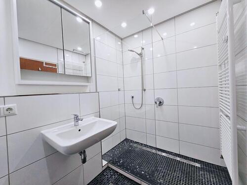 Foto - Voll möblierte Wohnung mit Einbauküche u. Balkon