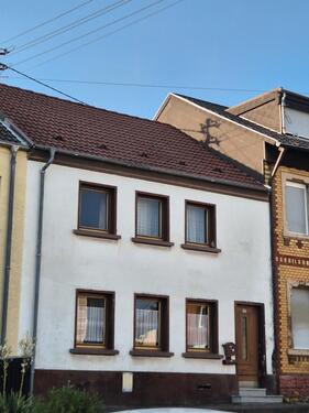 Foto - Sanierungsbedürftiges Einfamilienhaus in Schwalbach