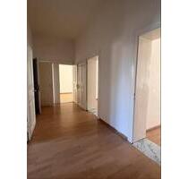 Großzügige 4-Raum Wohnung im 2.OG mit Balkon und Tageslichtbad - Weißenfels