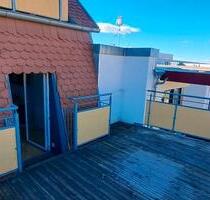 Sonnige 3-Zimmer Dachgeschosswohnung mit Balkon und Dachterrasse - Bitterfeld-Wolfen