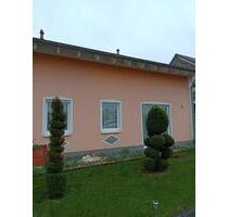 Einfamilienhaus mit Einliegerwohnung in 74861 Neudenau .