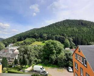 Balkon u. 2 Bäder, renovierte 4-Raum Wohnung! - Ilmenau
