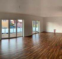 Moderne 2,5 Zimmer Komfort Wohnung mit Fußbodenheizung und Balkon - Sassenburg