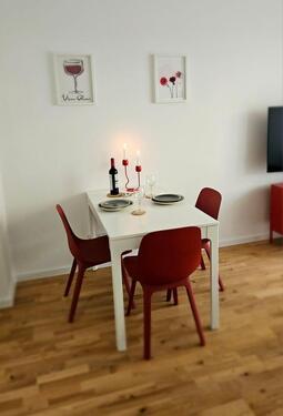 Foto - Provisionsfrei: Neu renoviertes, komfortables Apartment mit Balkon in unmittelbarer Nähe zur Messe