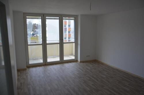 Foto - * sofort frei * 3-Zimmer Whg -zentrale aber ruhige Lage -saniert