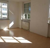 2 Zimmer Küche Bad in Zentrum Neutraubling zu vermieten