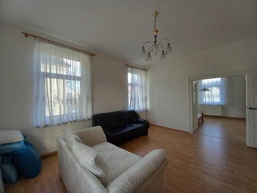 Foto - Zentral gelegene 4-Zimmer Wohnung mit kleinem Balkon im 1. OG