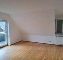 3 Zimmer Dachgeschoss Wohnung - 1.100,00 EUR Kaltmiete, ca.  105,00 m² in Rottendorf (PLZ: 97228)