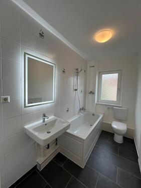 Foto - KOMPLETT MODERNISIERT - 3-Zimmer-Wohnung mit EBK & Wohlfühlambiente