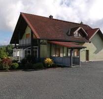 Haus mit EBK, Wintergarten, Balkon, Terrasse und Garten - Küps