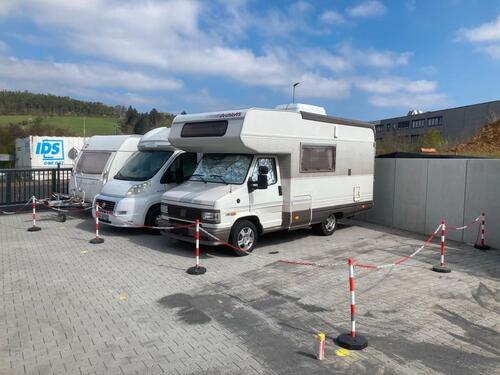 Foto - Stellplatz für LKW, Wohnwagen, WoMo, Boot, Baumaschinen usw.