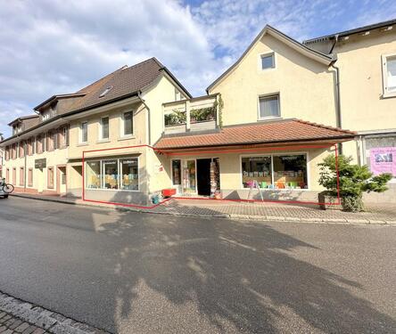 Foto - Ladenlokal direkt an der Ortsdurchfahrt in Steinen!