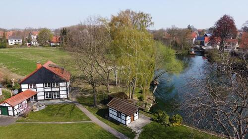 Foto - Fachwerkhaus im Ortskern Lohne mit Blick auf Lohner Teich