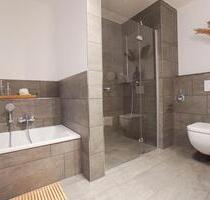 Neubauwohnung im Tabakquartier. Urbanes Wohnen mit Parkett, EBK und großem Balkon - Bremen Häfen