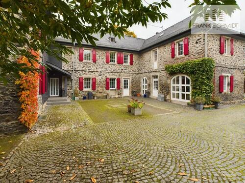 Foto - Repräsentatives Anwesen mit 13 Zimmern und Einbauküche, in der Nähe von Limburg