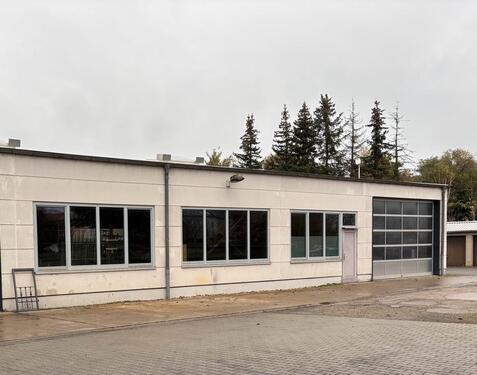 Foto - Werkstatt Halle zu vermieten – ca. 200 m² – mit großem Rolltor