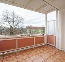 sonnige 2 Raumwohnung mit Dusche, großem Balkon und Blick in die Ferne - Oederan