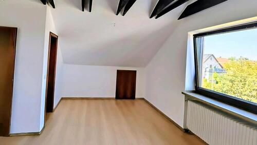 Foto - 3.5 Zimmer Dachgeschoßwohnung zur Miete in Alteglofsheim