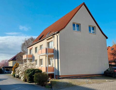Foto - Helle Dachgeschosswohnung mit Parkplatz & Einbauküche zu vergeben