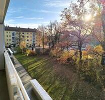 Charmante 2-Zimmer Wohnung mit Balkon, Aufzug & Duplex-Stellplatz - München Sendling-Westpark Charmante 2-Zimmer Wohnung mit Balkon, Aufzug & Duplex-Stellplatz - München Sendling-Westpark