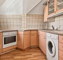 Bezugsfreie 1-Zimmer-DG-Wohnung mit EBK, Keller & Stellplatz - Güsten