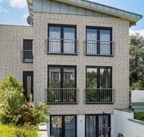Neubau Maisonettewohnung vollmöbliert 195 qm mit Garten - Hamburg Wandsbek