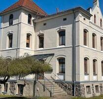 RepräsentativesMehrfamilienhaus mit Nebengebäude und Gartenanlage - Malchin