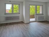 Foto - Renovierte 3-Zimmer-Wohnung mit Balkon + PKW Stellplatz