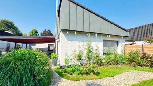 Foto - Ulm-Wiblingen: Top-saniertes Bungalow Haus mit PV, Garage, Garten