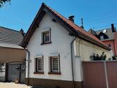 Foto - Einfamilienhaus mit großem Hof und Carport