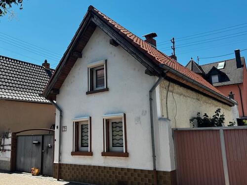 Foto - Einfamilienhaus mit großem Hof und Carport