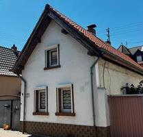 Einfamilienhaus mit großem Hof und Carport - Heßheim
