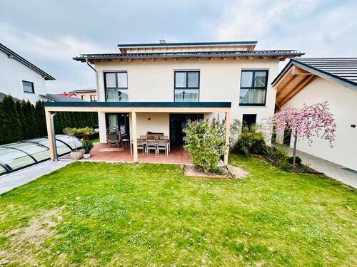 Foto - Exklusives Einfamilienhaus m. Pool, PV Anlage + hochwert. Ausstat
