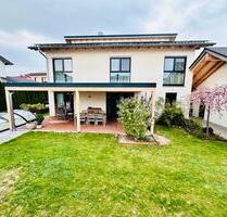 Exklusives Einfamilienhaus m. Pool, PV Anlage + hochwert. Ausstat - Kirchroth