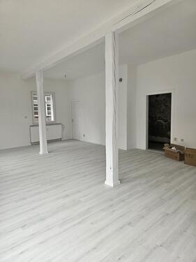 Foto - Moderner Gewerberaum mit großzügiger Fensterfront – flexibel erweiterbar auf insgesamt bis zu 96 m²!