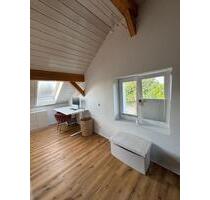 Top Dachgeschoss Wohnung neu renoviert mit Balkon und Sauna - Taufkirchen