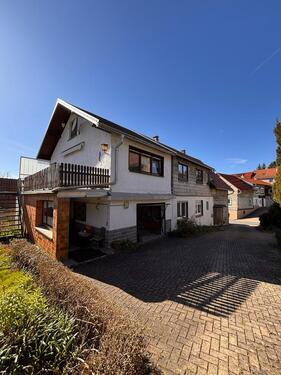 Foto - Großes Zweifamilienhaus (195qm), 3 Garagen & Garten in Waffenrod