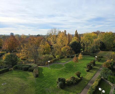 Foto - Köln – Erstbezug nach Renovierung - Wohnung mit zeitgemäßen Badezimmern und elegantem Laminatboden