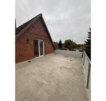 Schöne 3-Zimmer-Wohnung mit EBK & Große Dachterrasse in Uetersen