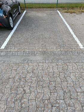 Foto - PKW Motorrad Außenstellplatz - 30,00 EUR Miete,