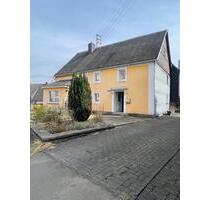 Frisch sanierte 6-Zimmer-Wohnung im Zweifamilienhaus - Herdorf