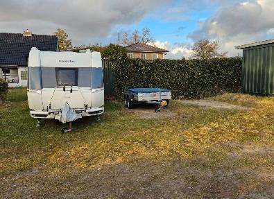 Foto - Stellplatz für Wohnwagen Anhänger Wohnmobil
