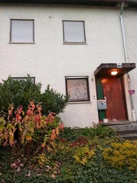 Foto - Gepflegtes Haus mit Garten und Garage