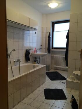 Foto - 5 Zimmerwohnung ab 15.11.2025 - 1.300,00 EUR Kaltmiete,