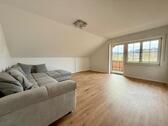 Foto - Hell & gepflegt! Neu renovierte 4-Zi-Whg mit Küche, Garage und großem Balkon in ruhiger Lage