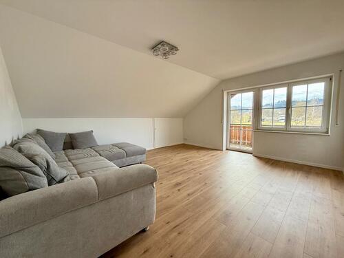 Foto - Hell & gepflegt! Neu renovierte 4-Zi-Whg mit Küche, Garage und großem Balkon in ruhiger Lage