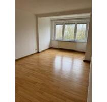 3-Zimmer-Wohnung im 1. Stock mit ca. 86 m² - NEUE Küche - Bitterfeld-Wolfen