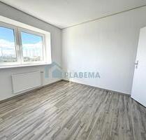 3-Zimmer-Wohnung mit Einbauküche und Bad mit Wanne, Stellplatz optional - Lübz